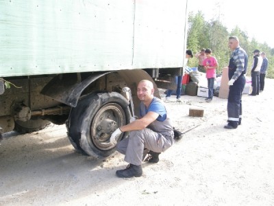В районе Шалговары было упущено давление и как следствие перегрев и разрыв левого заднего колеса