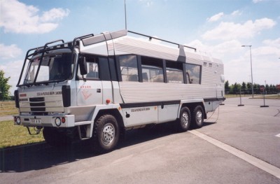 T815-2_PR2_Safaribus_001.jpg