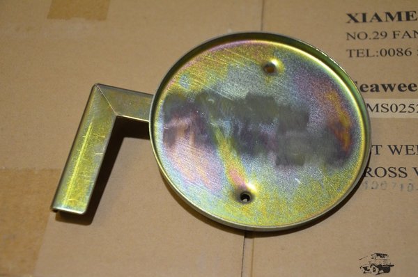 Кронштейн для мигалки , антены рации (зеркало ) на правую сторну.JPG