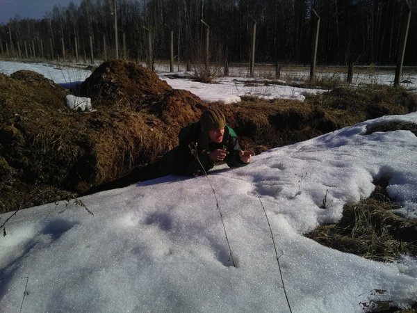 7. Игорь занял оборону в окопе, прикрывает наше наступление